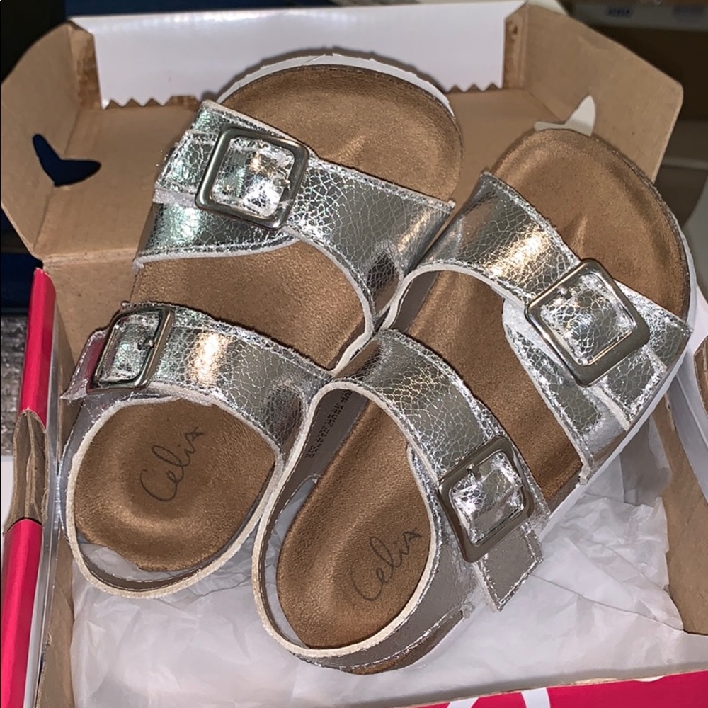 Toddler girls sandals( come with box )
